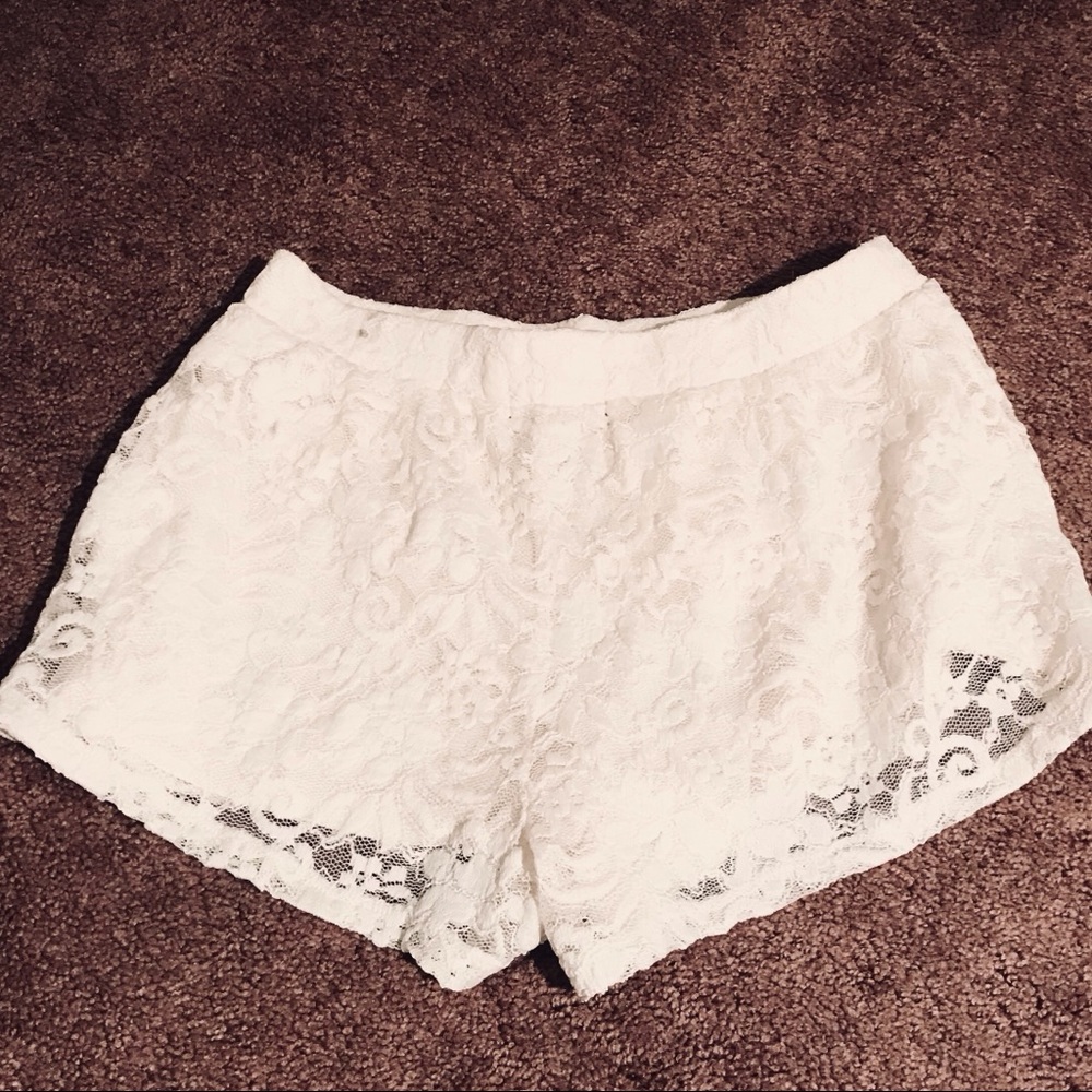 Forever 21 all over floral lace shorts NWOT Size S